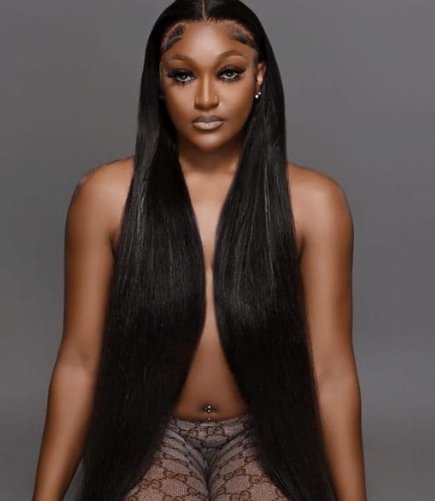 Shanquella Robinson promotes hair business with long hair