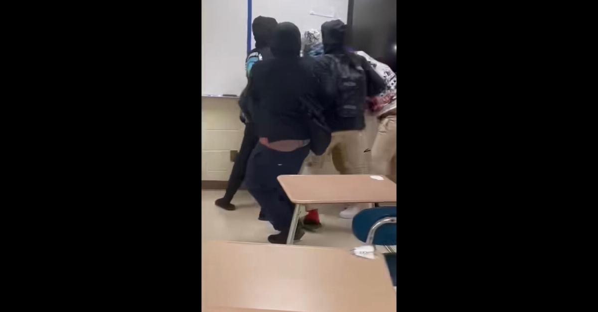 13-year-old girl gets beatdown at a Charlotte middle school