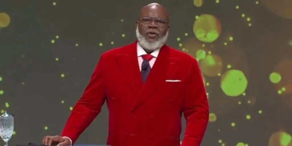 Bishop T.D. Jakes address rumors at Christmas Eve Sunday service.