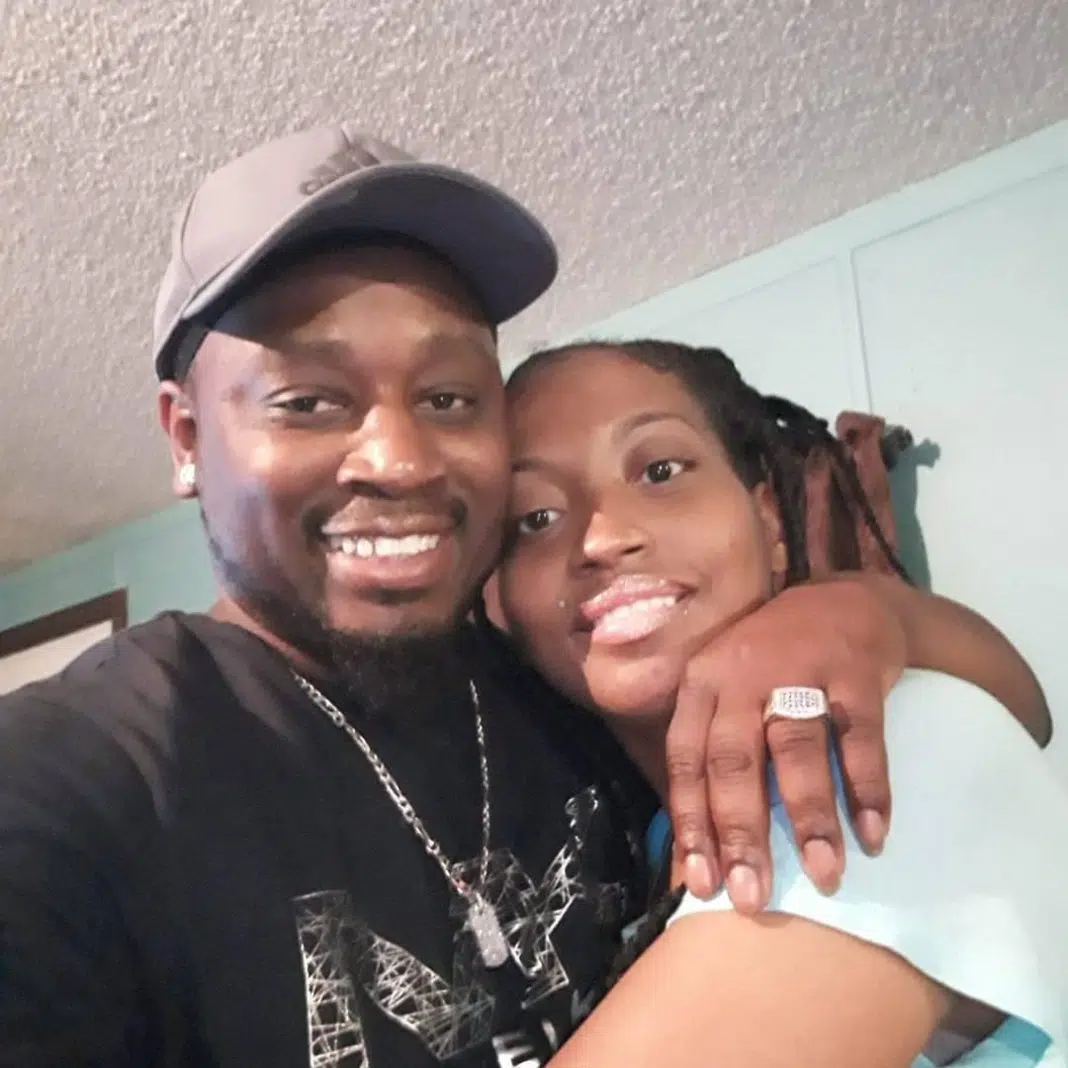 (Left) Terrence Washington, and his girlfriend Latonya Harris (Right) posed for a selfie in 2019 Facebook photo.