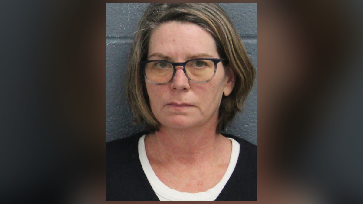 Lindsey Jarrett mugshot, Topsail High School booster club treasurer arrested for embezzlement
