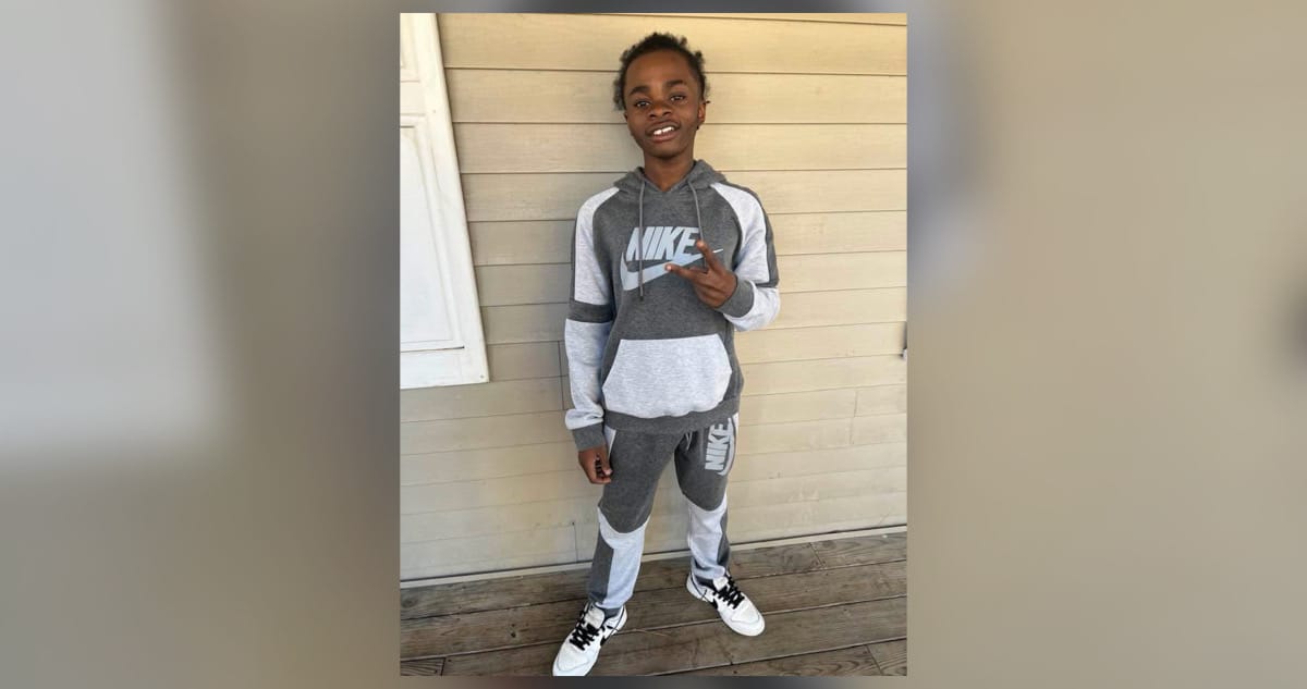 Ladarrius Simmons smiling in grey and white Nike tracksuit